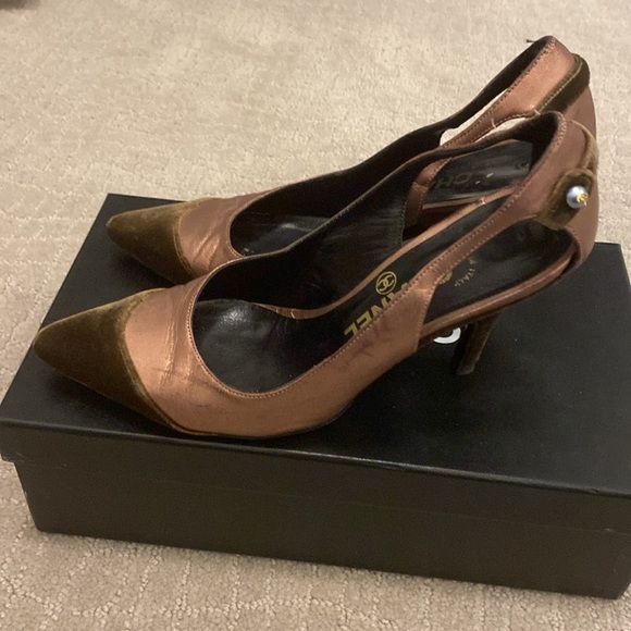 Chanel pumps with suede tip - Picture 8 of 15